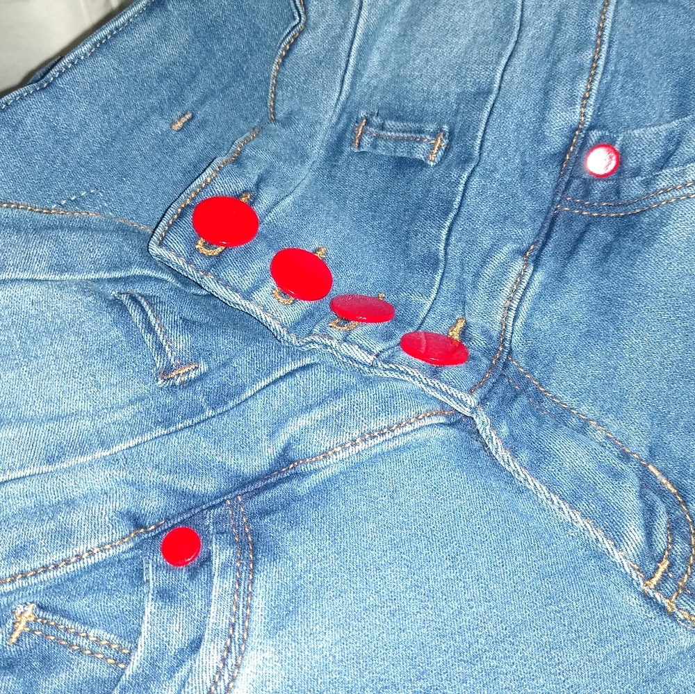 100% Colombian jeans lifts booty